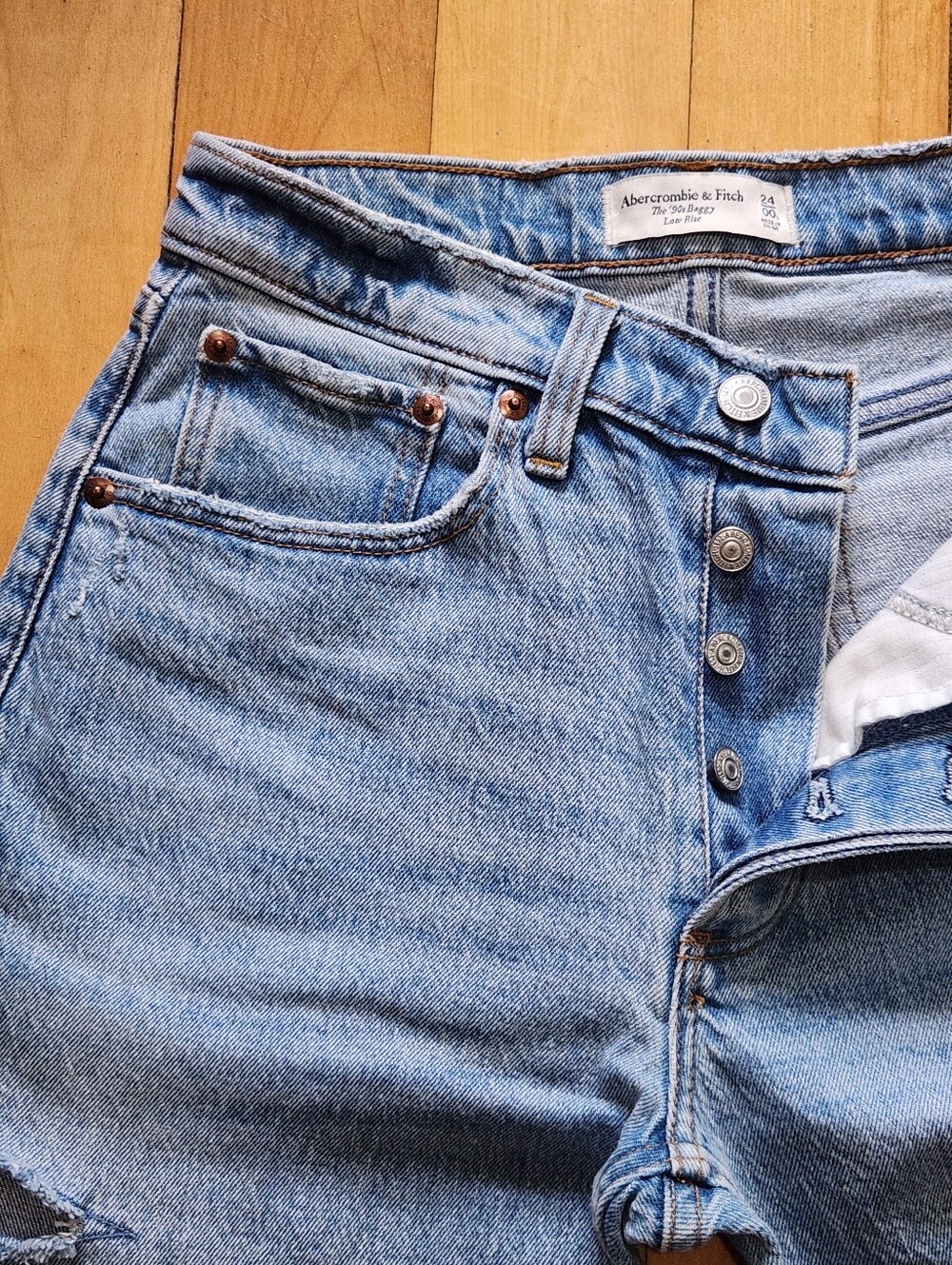 Abercrombie The 90s Baggy Low Rise Jean - 24 Long - Picture 4 of 12